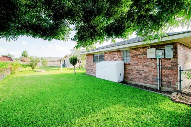 2916 Creole Dr, Houma, LA 70364