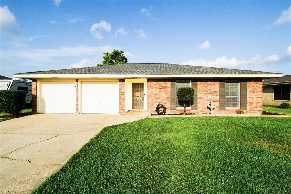 2916 Creole Dr, Houma, LA 70364