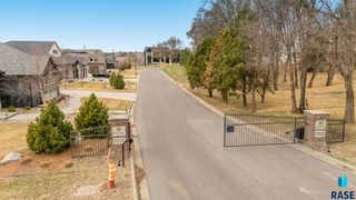 8509 E Torchwood Pl Place, Sioux Falls, SD 57110