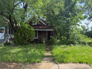5649 Roosevelt Place, St Louis, MO 63120