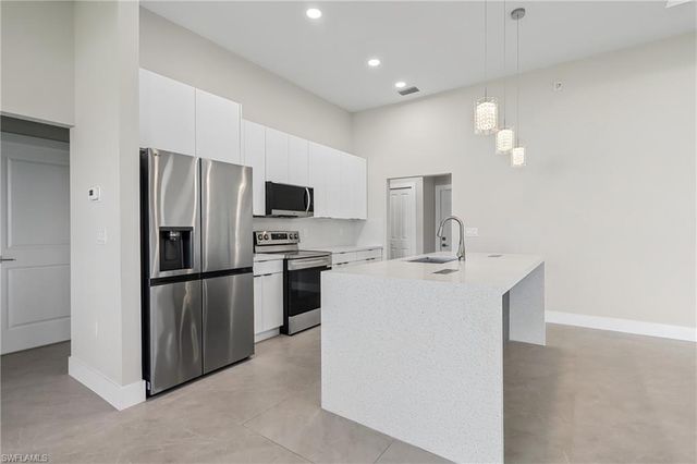 4002 20th ST SW, Lehigh Acres, FL 33976