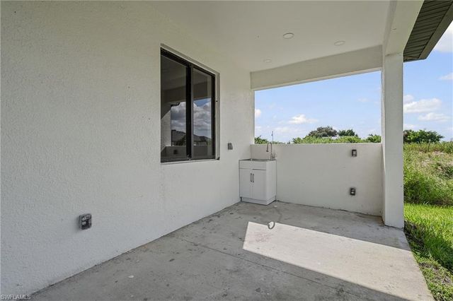 4002 20th ST SW, Lehigh Acres, FL 33976