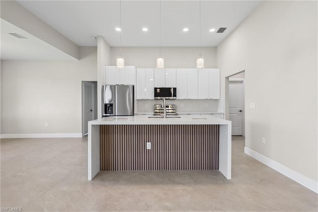 4002 20th ST SW, Lehigh Acres, FL 33976