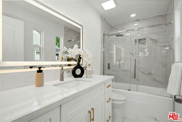 3840 Virginia Road, Los Angeles, CA 90008