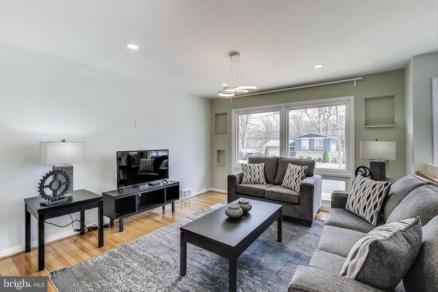 14316 WOODCREST DR, Rockville, MD 20853