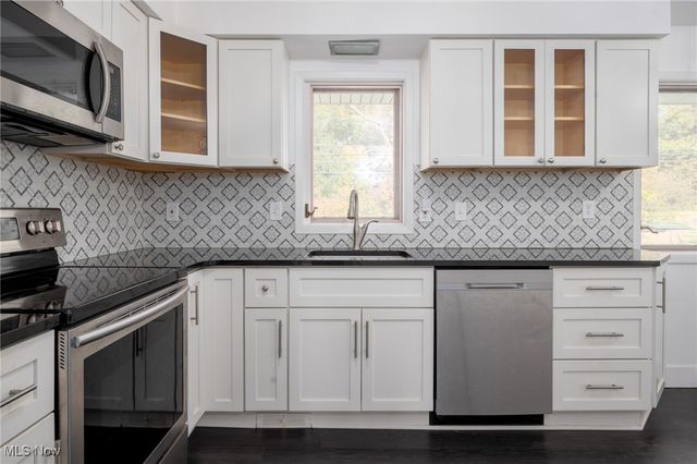 4859 Delevan Drive, Lyndhurst, OH 44124