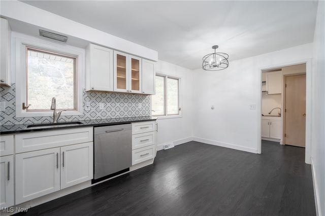 4859 Delevan Drive, Lyndhurst, OH 44124