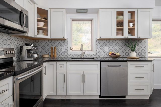 4859 Delevan Drive, Lyndhurst, OH 44124