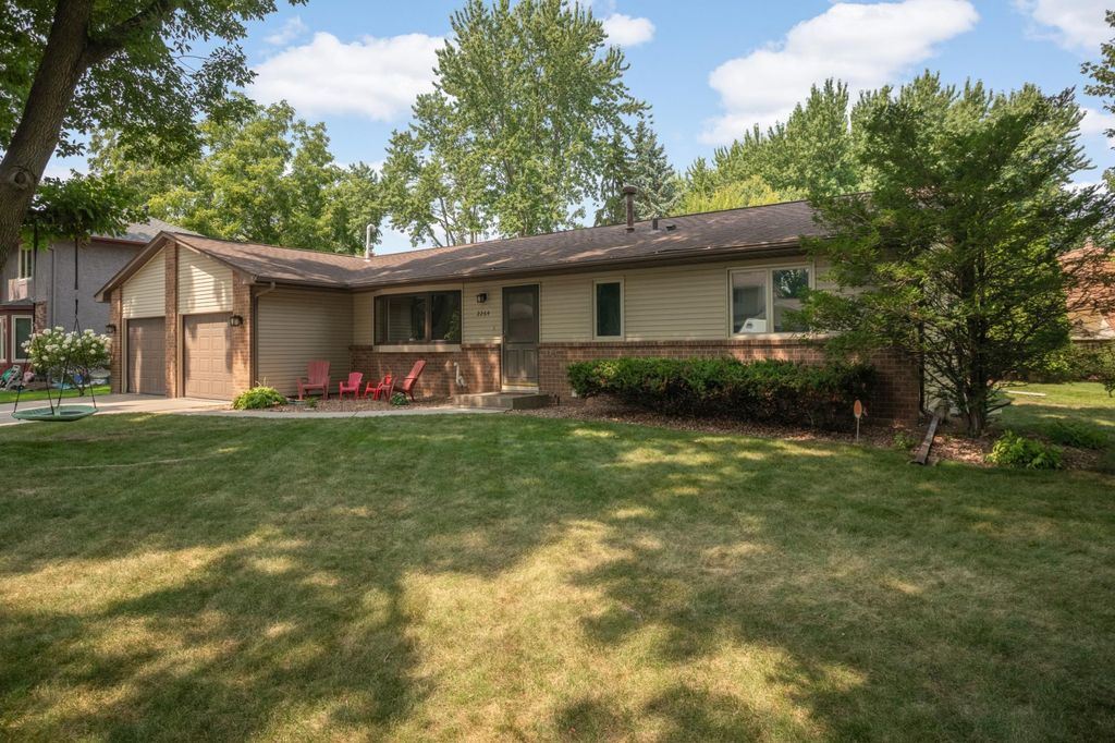 2264 Heritage Lane, New Brighton, MN 55112 — exterior