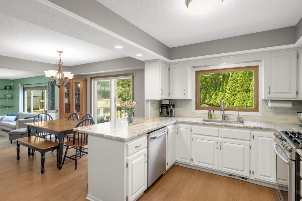 2264 Heritage Lane, New Brighton, MN 55112 — photo 4