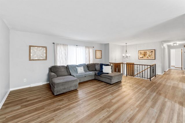 449 Regent Rd, Salina, KS 67401