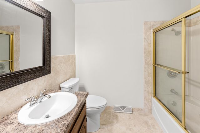 449 Regent Rd, Salina, KS 67401