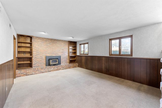 449 Regent Rd, Salina, KS 67401