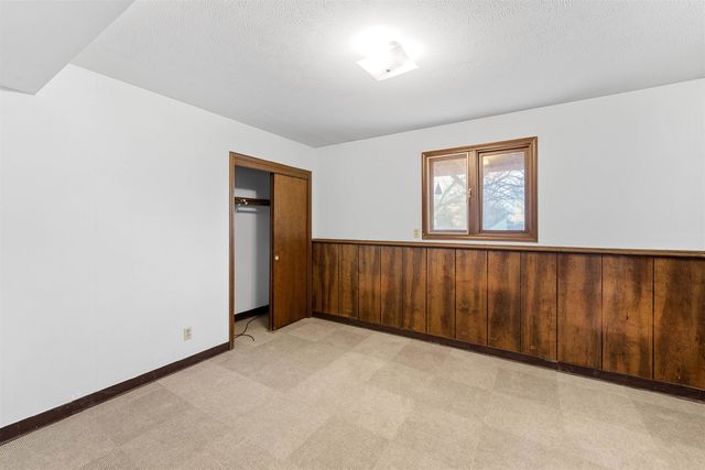 449 Regent Rd, Salina, KS 67401