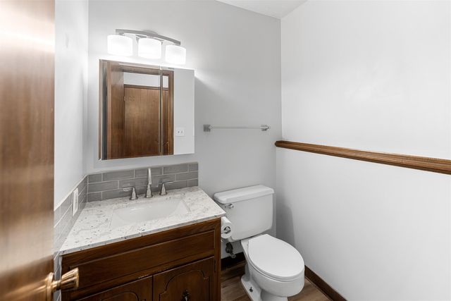 449 Regent Rd, Salina, KS 67401