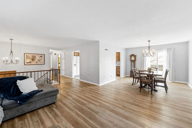 449 Regent Rd, Salina, KS 67401