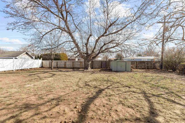 449 Regent Rd, Salina, KS 67401