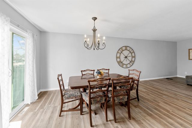 449 Regent Rd, Salina, KS 67401