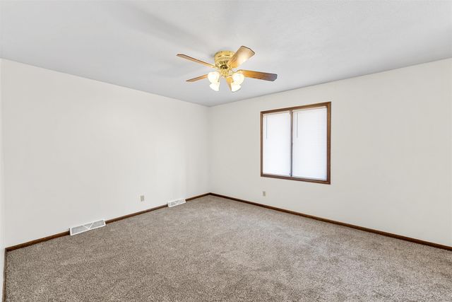 449 Regent Rd, Salina, KS 67401