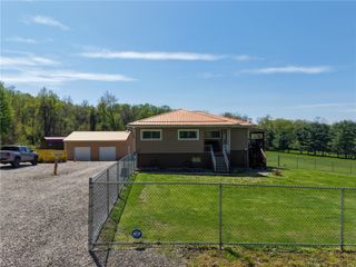 713 York Run Rd, Georges Twp, PA 15478