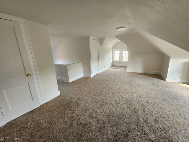 2060 Rossmoor Road, Cleveland Heights, OH 44118