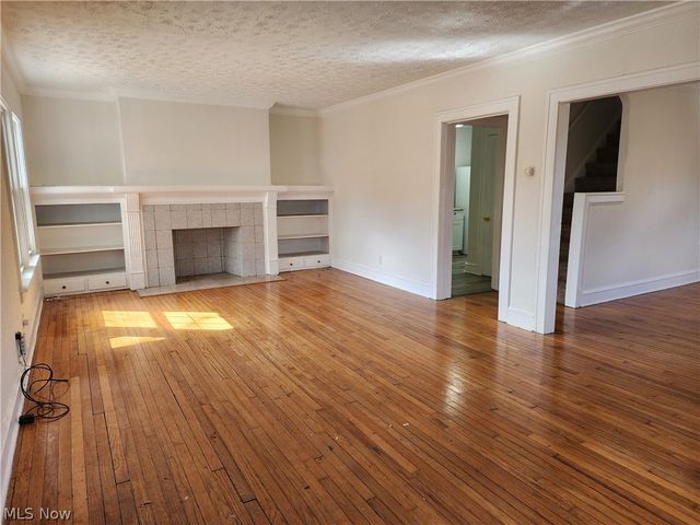 2060 Rossmoor Road, Cleveland Heights, OH 44118
