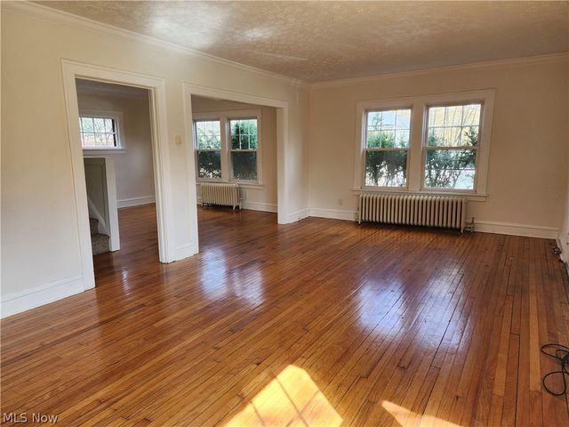 2060 Rossmoor Road, Cleveland Heights, OH 44118