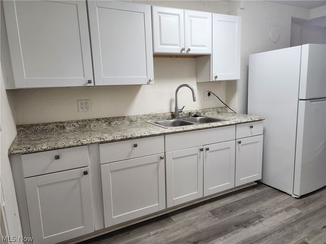 2060 Rossmoor Road, Cleveland Heights, OH 44118
