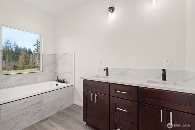 107 Winwood Ln, Winlock, WA 98596