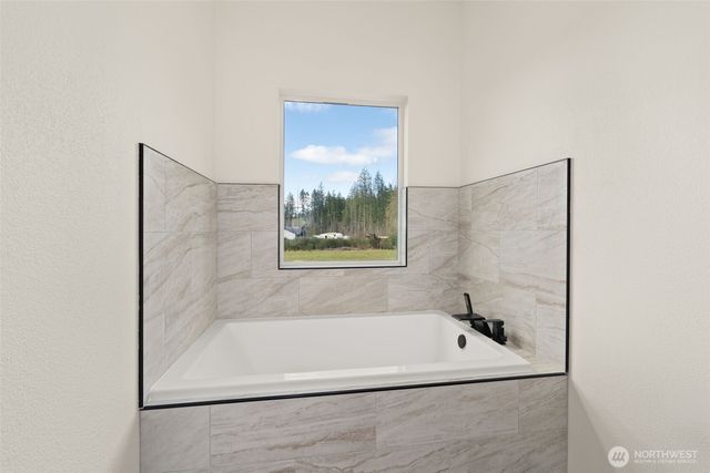 107 Winwood Ln, Winlock, WA 98596