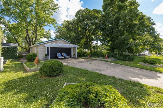 402 S 5th Street, De Soto, MO 63020
