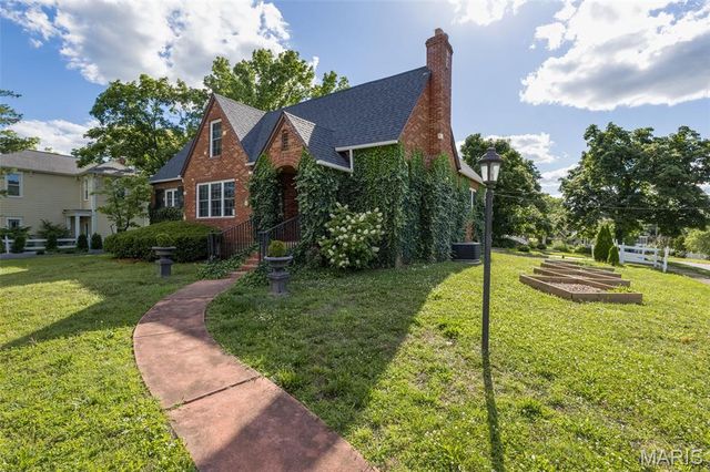 402 S 5th Street, De Soto, MO 63020