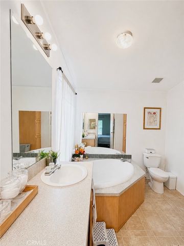 7560 Woodman 134, Van Nuys, CA 91405
