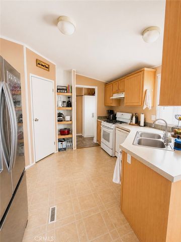 7560 Woodman 134, Van Nuys, CA 91405