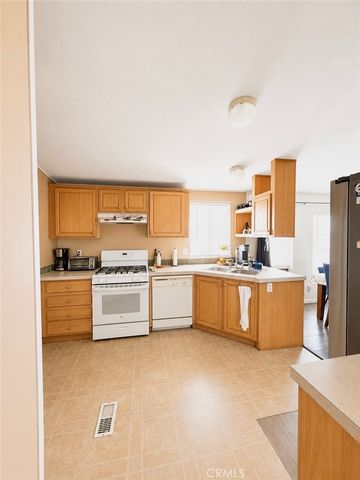 7560 Woodman 134, Van Nuys, CA 91405