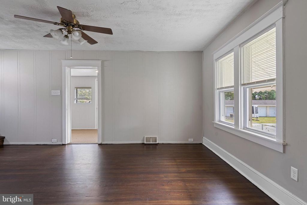 160 WHITE AVE, Marcus Hook, PA 19061