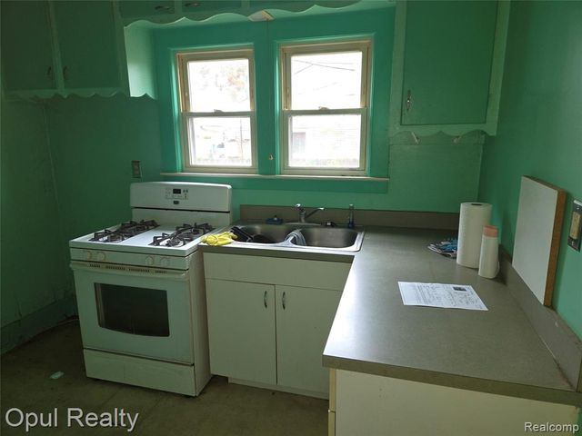 35312 Chestnut Street, Wayne, MI 48184