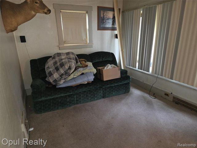35312 Chestnut Street, Wayne, MI 48184