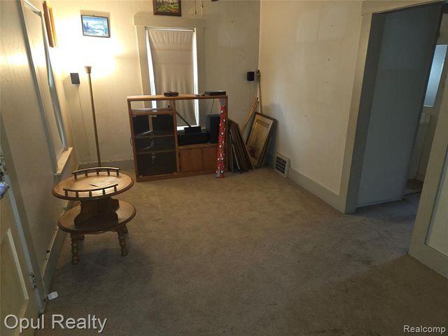35312 Chestnut Street, Wayne, MI 48184