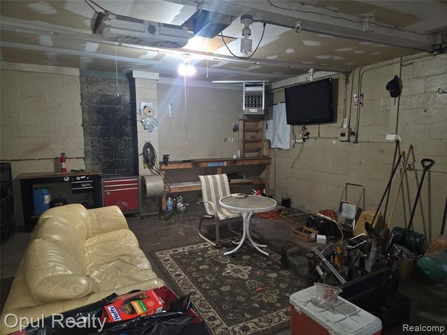 35312 Chestnut Street, Wayne, MI 48184