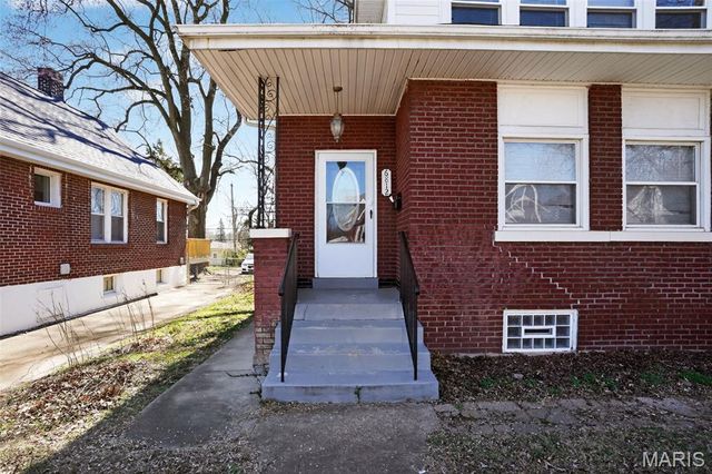 6812 Bartmer Avenue, St Louis, MO 63130