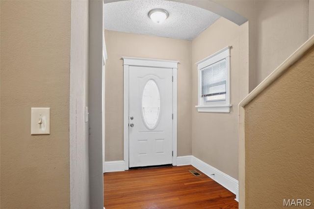 6812 Bartmer Avenue, St Louis, MO 63130