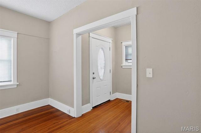 6812 Bartmer Avenue, St Louis, MO 63130