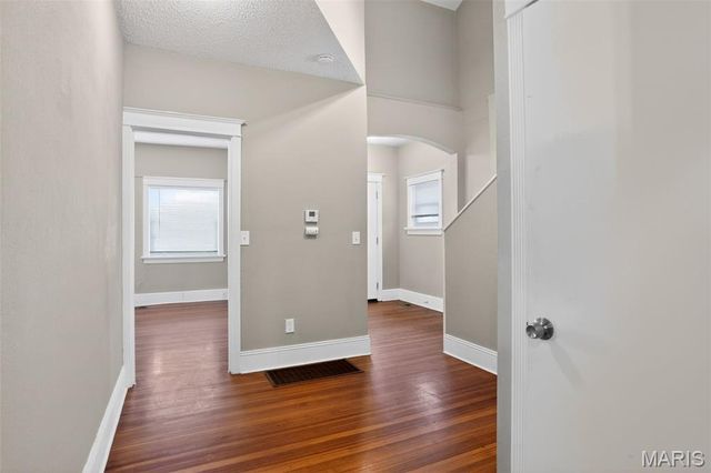 6812 Bartmer Avenue, St Louis, MO 63130