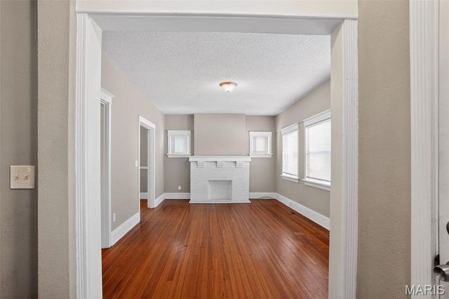 6812 Bartmer Avenue, St Louis, MO 63130