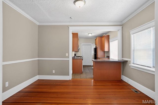 6812 Bartmer Avenue, St Louis, MO 63130