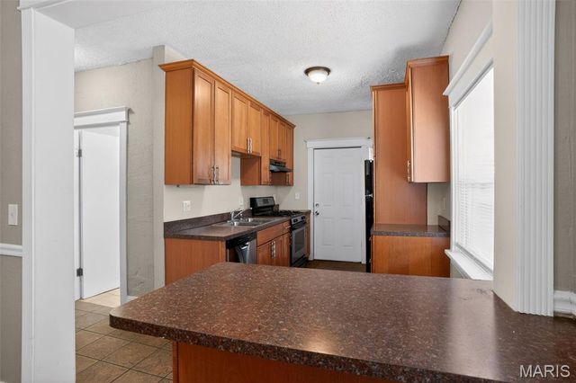 6812 Bartmer Avenue, St Louis, MO 63130