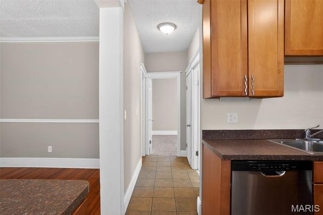 6812 Bartmer Avenue, St Louis, MO 63130