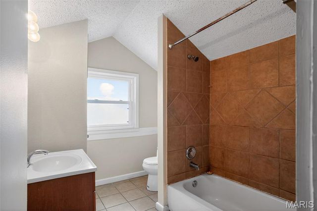 6812 Bartmer Avenue, St Louis, MO 63130