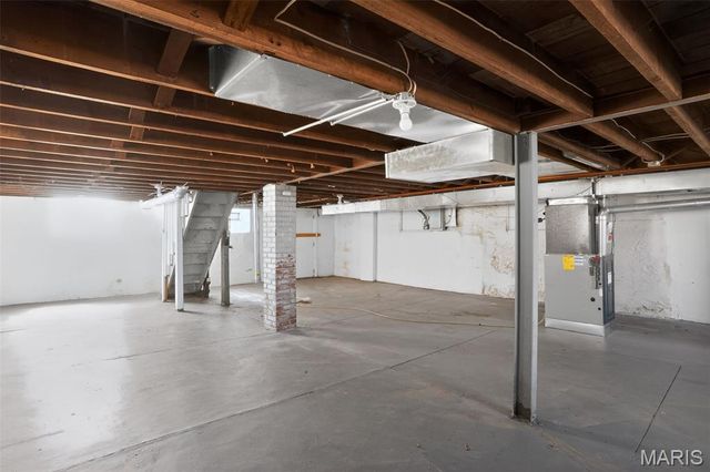 6812 Bartmer Avenue, St Louis, MO 63130